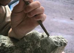 L'artiste contemporain face à l'oeuvre en train de naître.