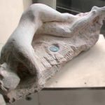 Comme les deux autres opus de ces "Nuages", cette oeuvre est unique et a été sculptée en taille directe.