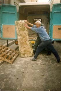 Avant le premier coup de gradine, avant "Antigone", il y a un simple bloc de pierre de Bourgogne...