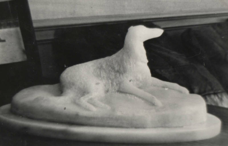 Lowista de Noroit : la sculpture du chien du Marquis