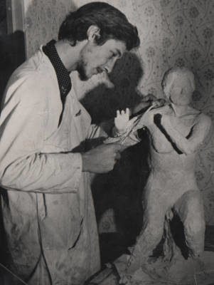 Une sculpture en plâtre