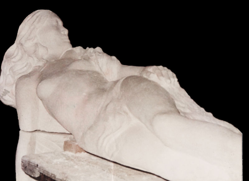Sculpture d'un gisant mortuaire