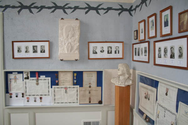 La stèle exposée au Musée du Château de Flers de l'Orne