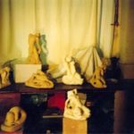 1999 - Les sept sculptures dans l'atelier parisien avant leur départ pour le Japon