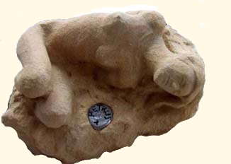 4 - Le ponçage et les finitions Poncée et signée, la sculpture est terminée.