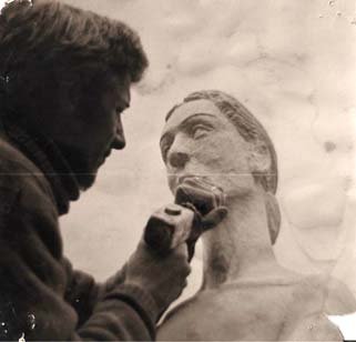 Photo : Olivier Pouillard, Studio Véronique (La Ferté Macé, Orne) Le visage de la femme du monument