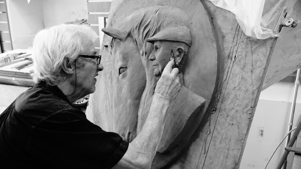 2017 - finitions bronze cheval Derniers détails du bas-relief