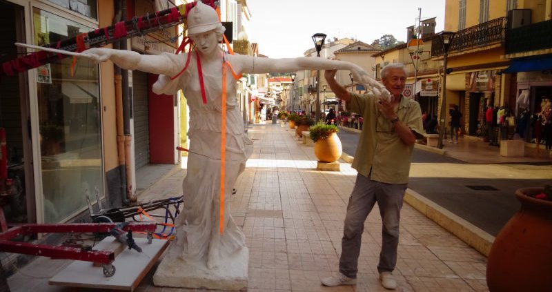 la statue en cors de restauration