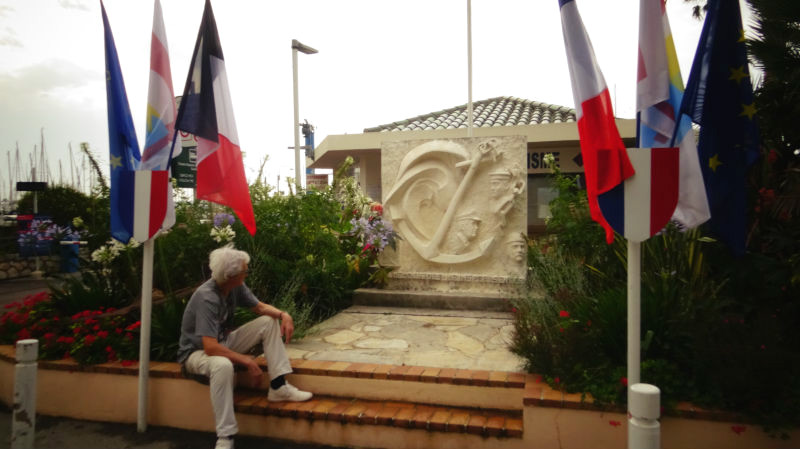 mémorial des marins - le monument avant la cérémonie